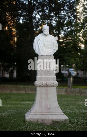 L'illustrazione raffigura un monumento di tempeste generali prima della sua rimozione dal suo posto originale nella piazza de Meeus da collocare altrove, in Ixelles - Elsene, Bruxelles, Giovedi 30 giugno 2022. Le tempeste generali di Emile erano parte dell'esplorazione in Congo, sotto il re Leopoldo II Nel giugno del 2020, il busto delle tempeste è stato vandalizzato con vernice rossa come parte della controversia che circonda il ruolo delle tempeste nelle prime fasi delle atrocità coloniali nello Stato libero del Congo. BELGA FOTO KATIM KAGHAT Foto Stock