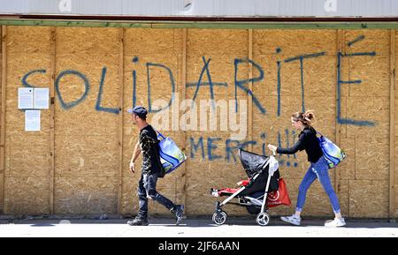 ILLUSTRAZIONE SERIE - INONDAZIONI UN ANNO DOPO - Illustrazione foto mostra Pepinster, un anno dopo le devastanti inondazioni che hanno toccato la regione, Martedì 28 giugno 2022. Nel luglio 2021 - il 14th e il 15th - un torrente reale si riversò su diversi comuni valloni, principalmente nelle province di Liegi, Namur e Lussemburgo. Circa 100.000 persone sono state colpite da questo disastro che ha ucciso 39 persone. Tra il 45.000 e il 55.000 le abitazioni sono state danneggiate e più di 10.000 veicoli sono stati distrutti. BELGA FOTO ERIC LALMAND Foto Stock