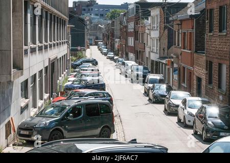 SERIE DI ILLUSTRAZIONI - INONDAZIONI UN ANNO DOPO - l'illustrazione mostra la 'Rue Garde-Dieu', ad Angleur, un anno dopo le devastanti inondazioni che hanno toccato la regione, Mercoledì 29 giugno 2022. Nel luglio 2021 - il 14th e il 15th - un torrente reale si riversò su diversi comuni valloni, principalmente nelle province di Liegi, Namur e Lussemburgo. Circa 100.000 persone sono state colpite da questo disastro che ha ucciso 39 persone. Tra il 45.000 e il 55.000 le abitazioni sono state danneggiate e più di 10.000 veicoli sono stati distrutti. BELGA FOTO BRUNO FAHY Foto Stock