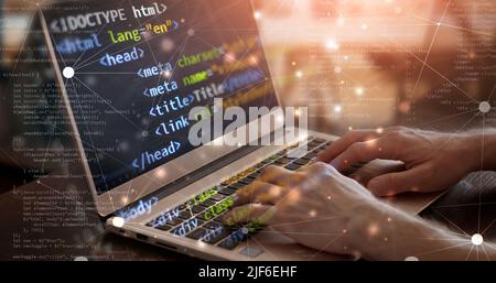 sviluppatore front-end che lavora su laptop. tecnologie internet concetto business programmazione banner. media misti background Foto Stock