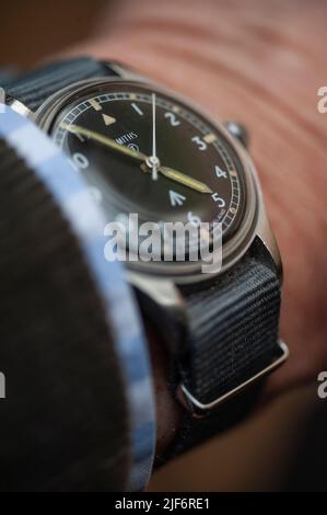 i fabbri inglesi fatti 1960's militare W10 avvolgono il wristwatch vintage sulla cinghia di orologio nato, Foto Stock