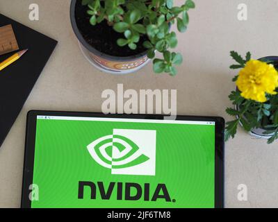In questa foto è mostrato il logo di Nvidia Corporation visualizzato su un tablet Foto Stock
