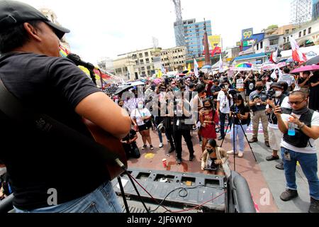 Filippine. 30th giugno 2022. Vari gruppi militanti si sono riuniti per mostrare le loro delusioni per i successivi presidenti filippini durante la loro protesta a Plaza Miranda mentre il figlio del dittatore Ferdinand 'Bong-Bong Marcos Jr. Ha preso il suo giuramento come il presidente 17th delle Filippine al Museo Nazionale delle Belle Arti a Manila City pochi chilometri Dai manifestanti il 30 giugno 2022. (Credit Image: © Gregorio B. Dantes Jr/Pacific Press via ZUMA Press Wire) Foto Stock