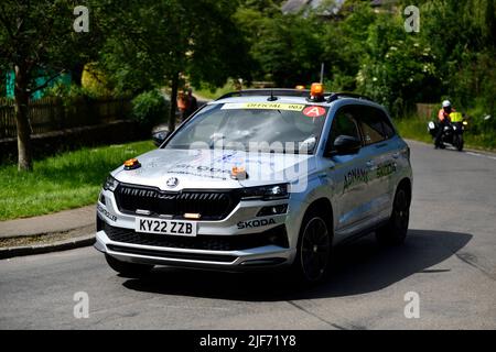 Women's Tour Race Stage Six arriva nel villaggio di Hook Norton Oxfordshire Inghilterra uk. Cotswolds Melvin Green11/06/2022. Foto Stock