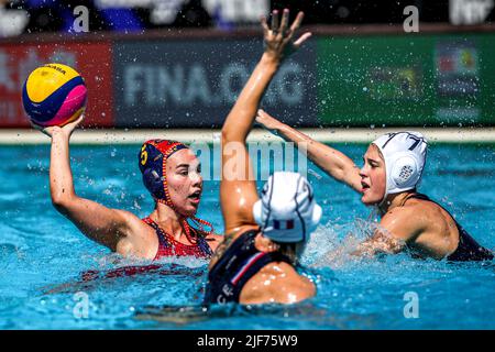 BUDAPEST, UNGHERIA - 30 GIUGNO: Nona Perez Vivas (c) di Spagna, Estelle Millot di Francia, Juliette Dhalluin di Francia durante i campionati mondiali FINA Budapest 2022 5-8 Place Match Francia / Spagna il 30 giugno 2022 a Budapest, Ungheria (Foto di Albert ten Hove/Orange Pictures) Foto Stock