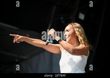 Leeds, Regno Unito. 25th giugno 2022. Rozalla suona nella sua canzone di successo 'Everybody's Free' al Lets Rock Leeds 80s Festival. (Foto di Robin Burns/SOPA Images/Sipa USA) Credit: Sipa USA/Alamy Live News Foto Stock