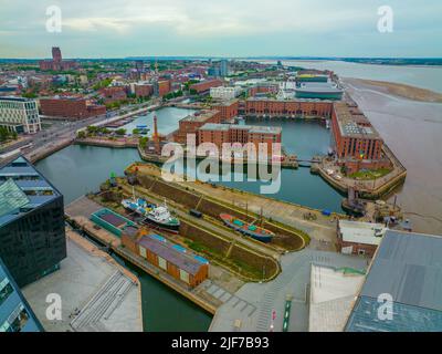 Royal Albert Dock vista aerea a Liverpool, Merseyside, Regno Unito. Liverpool Maritime Mercantile City è un sito patrimonio dell'umanità dell'UNESCO. Foto Stock