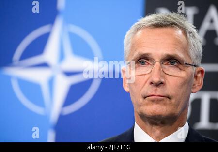 Madrid, Spagna. 29th giugno 2022. La situazione in Europa è triste. La Guerra fredda si sta riscaldando di quanto non lo sia stata per molto tempo. Secondo il Segretario generale della NATO Jens Stoltenberg, "noi (.) stiamo affrontando la situazione di sicurezza più grave degli ultimi decenni”. Credit: Bernd von Jutrczenka/dpa/Alamy Live News Foto Stock