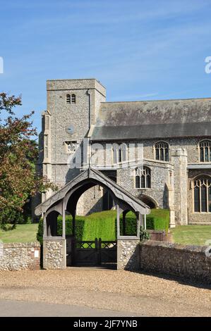 Porta di Lych e accesso alla Chiesa di tutti i Santi, Thornham, Norfolk, Inghilterra, Regno Unito Foto Stock