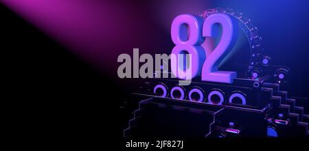 Solido numero 82 su un palco nero riflettente con scale e ornato di cerchi, illuminato con luci blu e rosse su sfondo nero. WIT Foto Stock