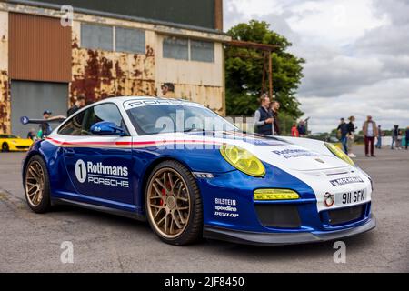 2009 Porsche 911 Carrera 4S ‘911 SFK’ in mostra alla gara di Bicester del 19th giugno 2022 Foto Stock