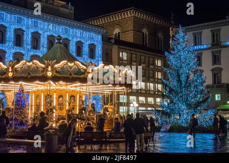 Piazza della Repubblica a Firenze con le luci di Natale Foto Stock