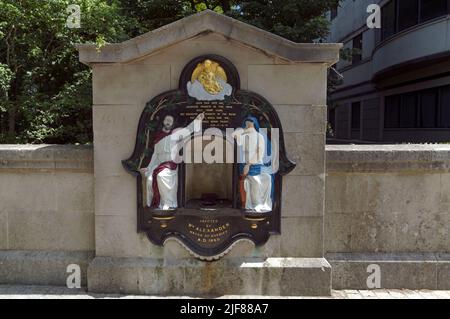 Ornate Drinking Fountain di Wills Brothers 1860 Cardiff, Galles, Regno Unito. Fontana vittoriana, giugno 2022, estate. Foto Stock