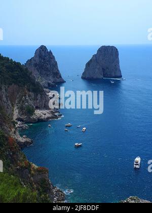 I Faraglioni scagliano l'Isola di Capri Foto Stock