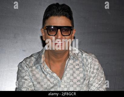 Mumbai, India. 30th giugno 2022. Il produttore di Bollywood Bhushan Kumar sorride durante il lancio del trailer del suo prossimo film "Ek Villain Returns" a Mumbai. Il film sarà pubblicato in India il 29th luglio 2022. Credit: SOPA Images Limited/Alamy Live News Foto Stock