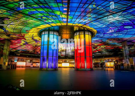 Kuppel des Lichts Kunstinstallation auf Formosa Boulevard MRT U-Bahn Station, Kaohsiung, Taiwan Foto Stock