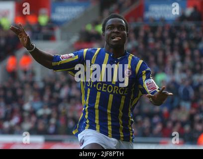 SOUTHAMPTON V BRENTFORD SAM SONJE CELEBRA IL SUO EQUALIOSER PIC MIKE WALKER 2005 Foto Stock