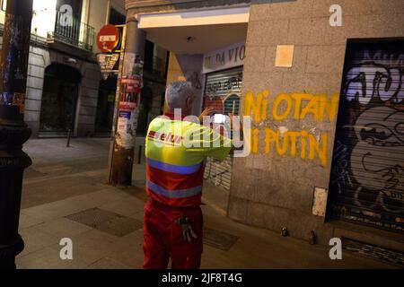 Madrid, Spagna. 29th giugno 2022. Manifestazione contro il Vertice NATO di Madrid. Madrid, 29 giugno 2022 (Photo by Edgar Gutiérrez/Sipa USA) Credit: Sipa USA/Alamy Live News Foto Stock