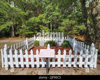Il cimitero britannico di Buxton con due tombe per i marinai britannici a Cape Hatteras National Seashore nel North Carolina. Foto Stock
