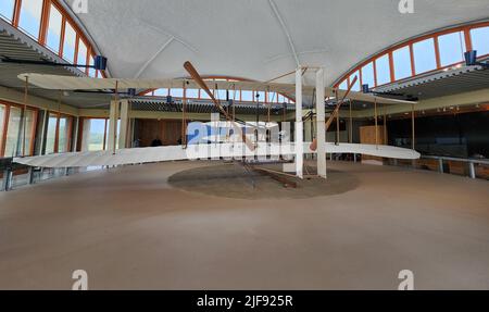 Riproduzione del volantino del 1903 dei Wright Brothers con ali in tessuto in mostra al Wright Brothers National Memorial a Kill Devil Hills, North Carol Foto Stock