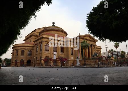 Palermo, Sicilia (Italia): Teatro massimo, Teatro dell'Opera e Balletto situato in piazza Giuseppe Verdi Foto Stock
