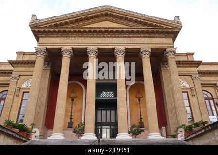 Palermo, Sicilia (Italia): Teatro massimo, Teatro dell'Opera e Balletto situato in piazza Giuseppe Verdi Foto Stock