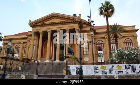 Palermo, Sicilia (Italia): Teatro massimo, Teatro dell'Opera e Balletto situato in piazza Giuseppe Verdi Foto Stock