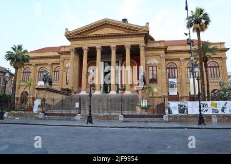 Palermo, Sicilia (Italia): Teatro massimo, Teatro dell'Opera e Balletto situato in piazza Giuseppe Verdi Foto Stock