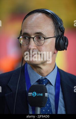 14 giu 2022 - Inghilterra / Ungheria - Lega delle Nazioni UEFA - Gruppo 3 - Stadio Molineux BBC radio 5 Live Football corrispondente John Murray durante l'UEF Foto Stock