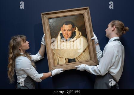 Christie’s, Londra, Regno Unito. 1 luglio 2022. Celebrando l’arte dall’antichità al 21st secolo, la settimana classica al Christie’s London si svolge dal 24 giugno al 19 luglio. Le attrazioni includono: La promozione serale Old Masters, 7 luglio. Sir Anthony van Dyck, Ritratto di un monaco carmelitano, stima: £2.800.000-3.500.000. Credit: Malcolm Park/Alamy Live News Foto Stock