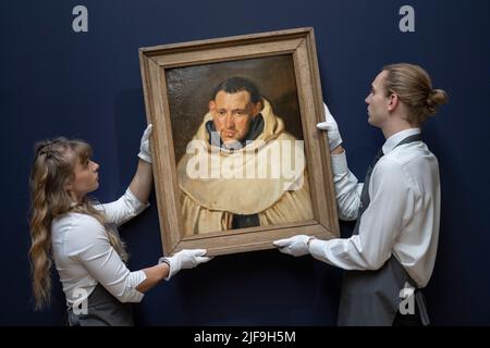 Christie’s, Londra, Regno Unito. 1 luglio 2022. Celebrando l’arte dall’antichità al 21st secolo, la settimana classica al Christie’s London si svolge dal 24 giugno al 19 luglio. Le attrazioni includono: La promozione serale Old Masters, 7 luglio. Sir Anthony van Dyck, Ritratto di un monaco carmelitano, stima: £2.800.000-3.500.000. Credit: Malcolm Park/Alamy Live News Foto Stock