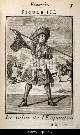 Manuale d'istruzione militare d'epoca Soldier che esegue un saluto con uno Spontoon, braccio polare, Half Pike, l'Art Militaire Francois, Arte militare Francese , Foto Stock