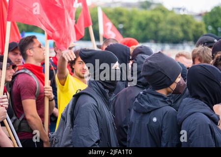 Manifestanti al vertice di Monaco di Baviera del G7. La richiesta di una maggiore giustizia globale. Movimento politicamente motivato dell'ala sinistra Foto Stock