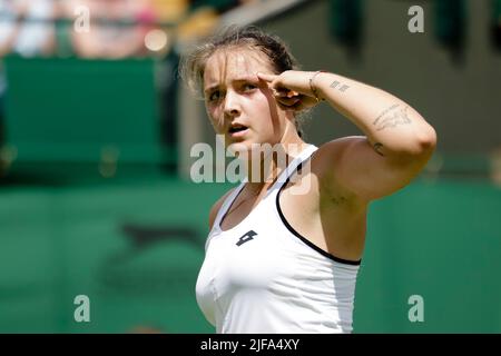 Londra, UK, 1st luglio 2022: Jule Niemeier dalla Germania durante il Wimbledon Tennis Championships 2022 presso l'All England Lawn Tennis and Croquet Club di Londra. Credit: Frank Molter/Alamy Live news Foto Stock