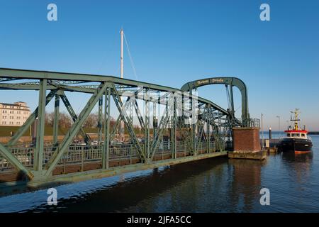 Ponte di Nassau nel porto di Nassau o pontone, Wilhelmshaven, bassa Sassonia, Germania Foto Stock