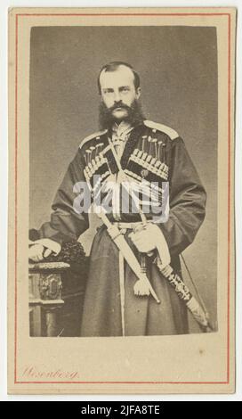 Ritratto di Mikael Nikolajevich grande-a volo dalla Russia. Ritratto di Mikael Nikolajevich grande-a volo dalla Russia. La fotografia è inclusa in album contenenti immagini del 1870-1890s che raffigurano, tra le altre cose, la famiglia russa dello zar, gli ingegneri svedesi del servizio russo e le immagini ambientali di San Pietroburgo. Foto Stock