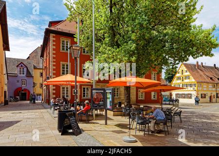 Ristorante, posti a sedere all'aperto con ombrellone, lime, Dr. Martin Luther Platz, Museo Romano sul retro, Am Hof, monumento Martin Luther sul retro Foto Stock