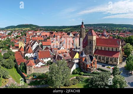 Veduta aerea della città vecchia da nord-est, chiesa parrocchiale di Sant'Andrea di fronte a destra, protestante, vari stili architettonici, medievale Foto Stock