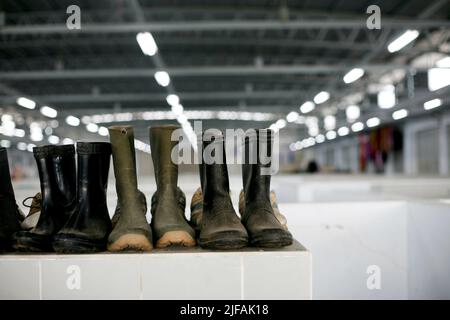 Stivali al mercato delle pulci Foto Stock