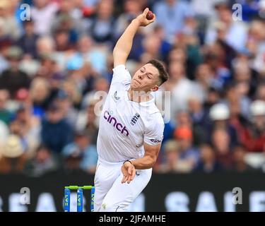 Matthew Potts of England consegna la palla a Birmingham, Regno Unito il 7/1/2022. (Foto di Mark Cosgrove/News Images/Sipa USA) Foto Stock