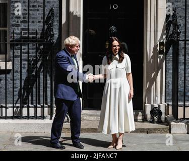 Londra, Regno Unito. 01st luglio 2022. Il primo ministro britannico Boris Johnson ospita oggi il primo ministro neozelandese Jacinda Ardern a Downing Street a Londra in una visita ufficiale e incontri. Credit: Imagplotter/Alamy Live News Foto Stock