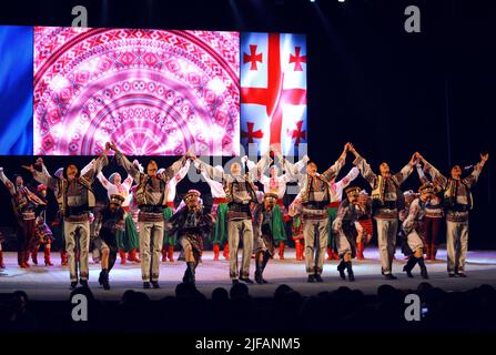 Ballerini di Virsky, ensemble di danza folcloristica nazionale ucraino, che si esibiscono sul palco. Marzo 18, 2017. Kiev, Ucraina Foto Stock