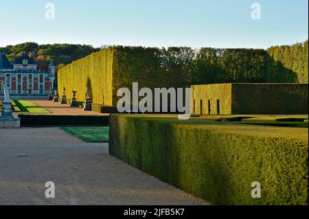 Francia, Eure, parco del Castello del campo di battaglia a Sainte-opportunune-du-Bosc, etichettato Giardino notevole, proprietà del decoratore Jacques Garcia Foto Stock