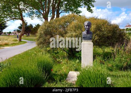 Francia, Charente-Maritime, Ile d'Aix (Isola d'Aix), busto di Napoleone Bonaparte in memoria dei suoi ultimi giorni sull'isola e in territorio francese dal 12 al 15 luglio 1815 Foto Stock