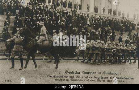 Truppe tedesche in Finlandia. Gli abitanti di Helsinki accolgono le truppe tedesche alla Cattedrale. Foto Stock