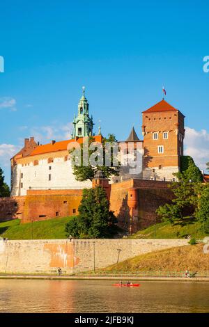 Polonia, Polonia minore, Cracovia, Patrimonio Mondiale dell'Umanita' dell'UNESCO, Royal Hill, Castello di Wawel sulle rive del fiume Vistula Foto Stock