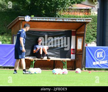 KSC-Coach Trainer Christian Eichner in tirocinio in Austria progettando il team Aufstellung Taktik Kreuzer Sportgeschäftsfü Foto Stock