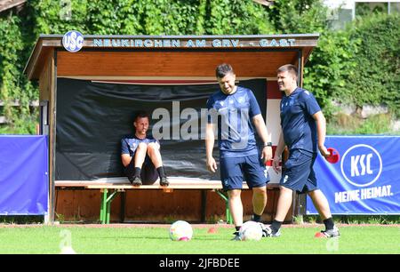 KSC-Coach Trainer Christian Eichner in tirocinio in Austria progettando il team Aufstellung Taktik Kreuzer Sportgeschäftsfü Foto Stock