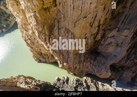 Spagna, Andalusia, Malaga, El Chorro, canyon di Gaitanejo, Sentiero vertiginoso del Caminito del Rey, lago Tajo de la Encantada Foto Stock