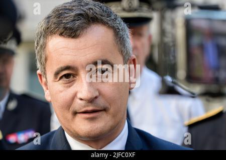 Marsiglia, Francia. 30th giugno 2022. Ritratto di Gerald Darmanin durante la visita alla stazione centrale di polizia di Marsiglia. Gerald Darmanin, ministro degli interni, si è recato alla stazione di polizia di Marsiglia per aggiornare la lotta contro la droga. Cinque giorni fa un ragazzo di 15 anni è stato ucciso in un incidente di traffico di droga nella città di Arles. (Foto di Laurent Coust/SOPA Images/Sipa USA) Credit: Sipa USA/Alamy Live News Foto Stock